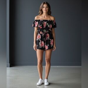 NWOT Aqua La Vie En Rose, Tropical Print Short Sleeve Romper, XS, Black, Pink 🌸